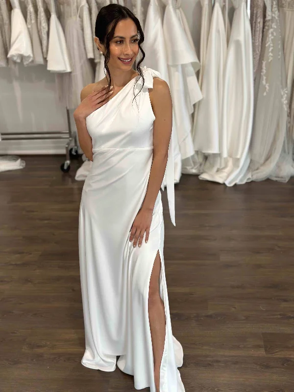 Linda Bridal Reception Dress Sleek Wedding Dress