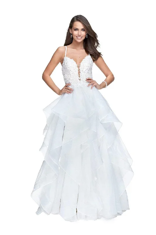 La Femme Beaded Plunging Sweetheart Ruffle Evening Gown 25928 - 1 pc White In Size 2 Available Glamorous party dresses La Femme Beaded Plunging Sweetheart Ruffle Evening Gown 25928 - 1 pc White In Size 2 Available Glamorous party dresses